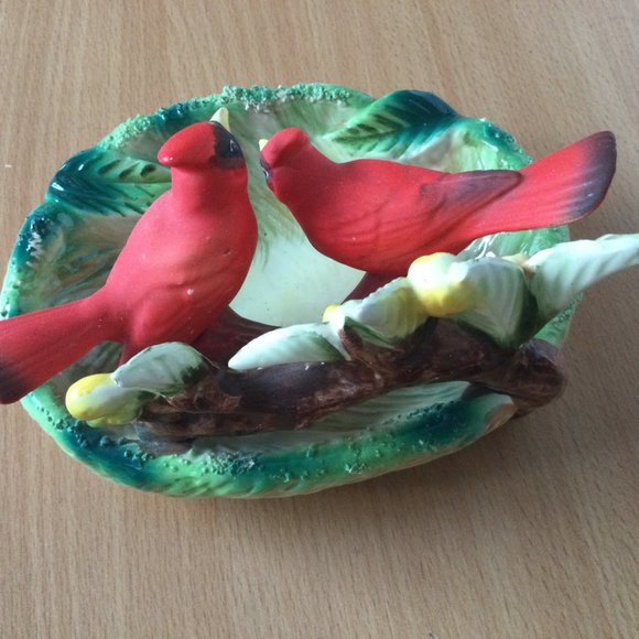 Vintage ceramic hand painted small plate two red cardinal birds stand on branch - Picture 4 of 7